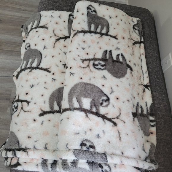 Other - Throw blanket little girls